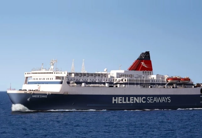 Βλάβη στο «Νήσος Σάμος» με 238 επιβάτες (βίντεο)